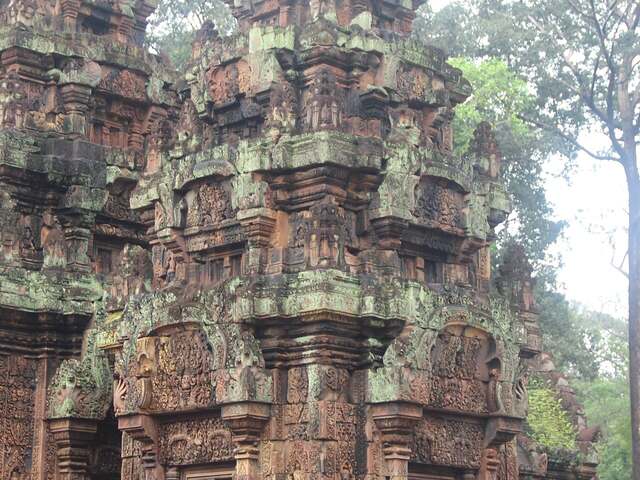 Rose sandstone at Banteay Srei